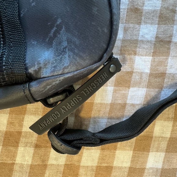 HERSCHEL SUPPLY COMPANY Steel Blue Shale Rock Crossbody NWT - Picture 5 of 7